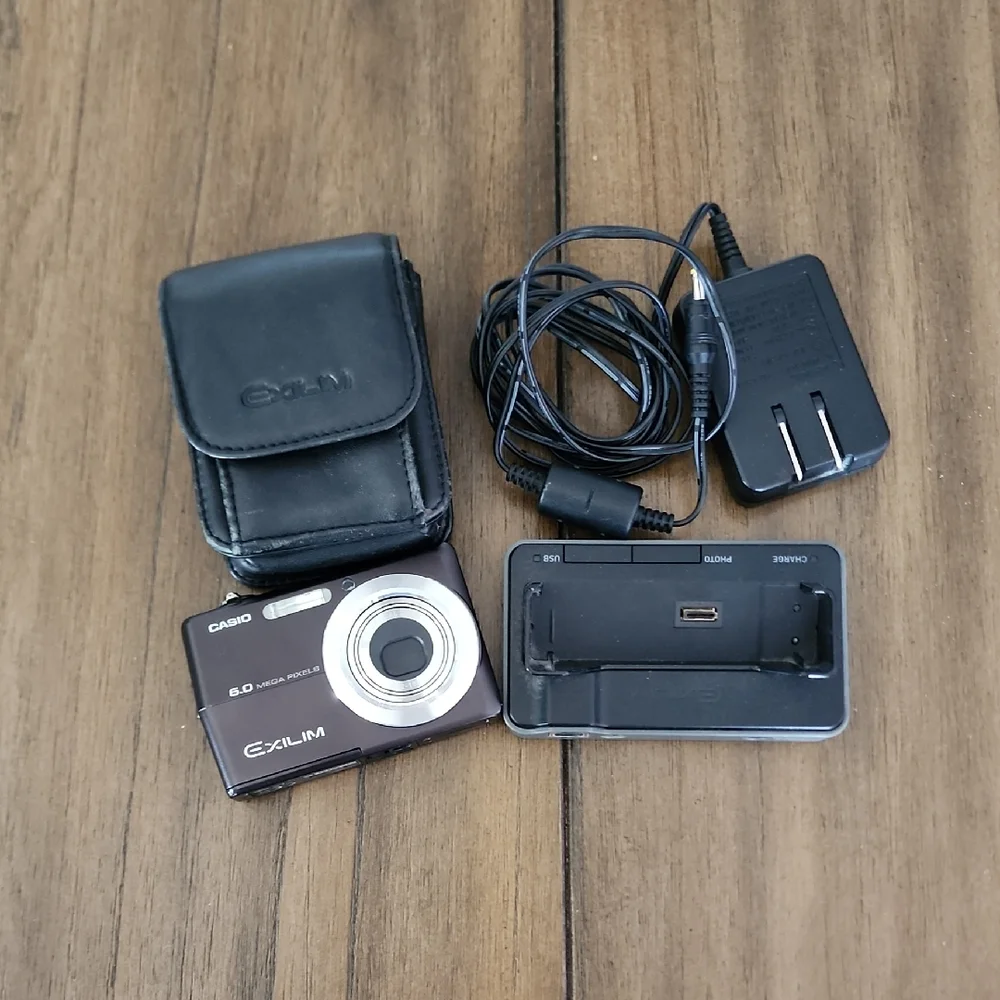 Casio Exilim 6mp EX-Z600 Digital Camara Kit